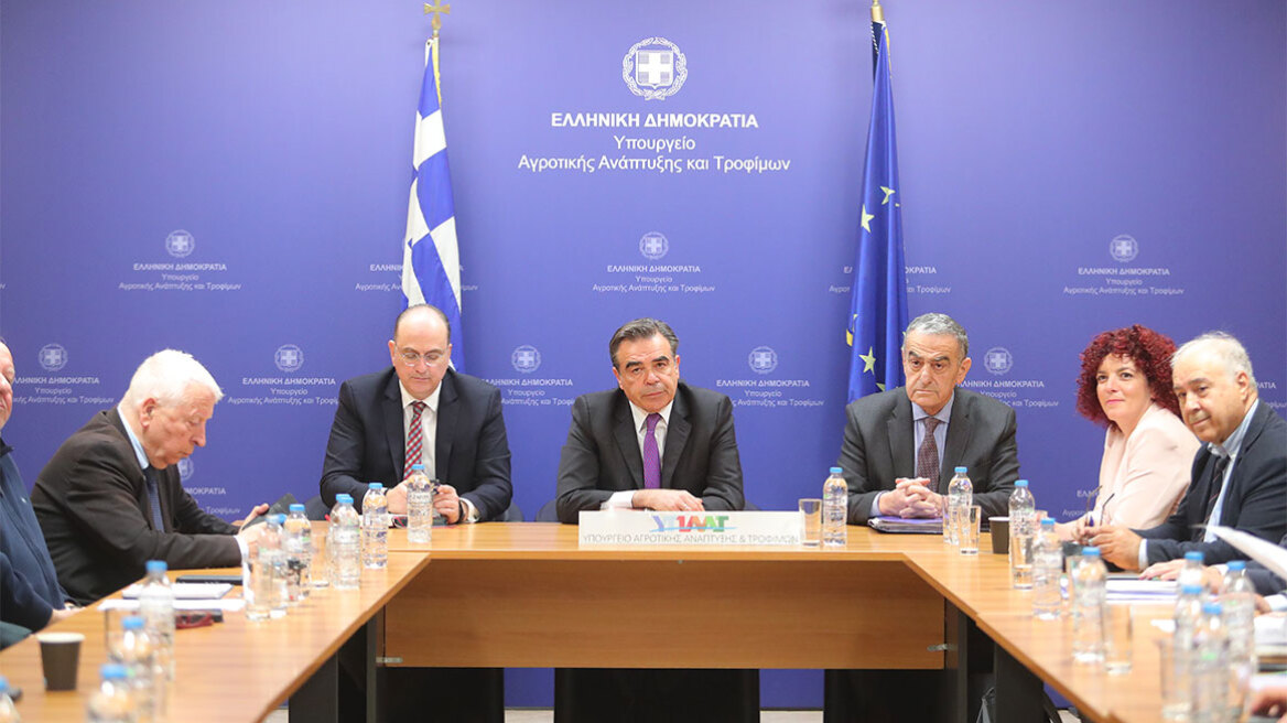 Έκτακτη σύσκεψη Μ. Σχοινά με κτηνοτρόφους και τυροκόμους της Λέσβου για τον αφθώδη πυρετό
