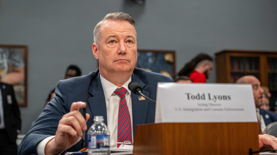 Αποχωρεί ο διευθυντής της αμφιλεγόμενης αστυνομίας μετανάστευσης των ΗΠΑ