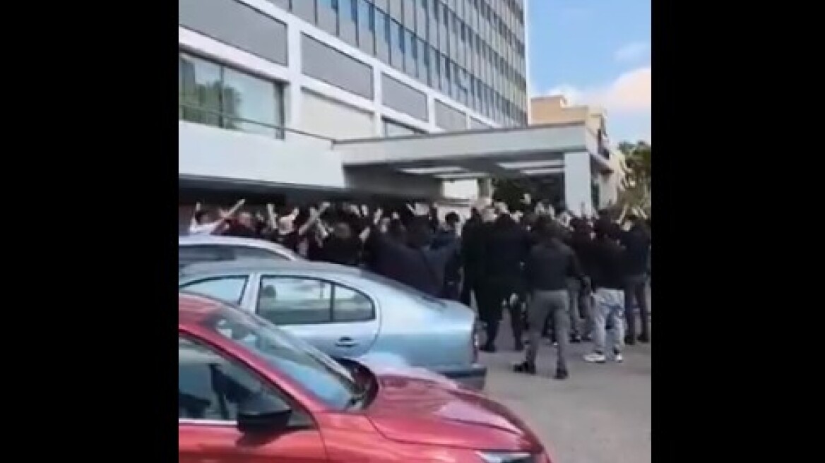ΠΑΟΚ: Αποθεώθηκαν στο ξενοδοχείο από τους φιλάθλους τους οι παίκτες του Λουτσέσκου, δείτε βίντεο



