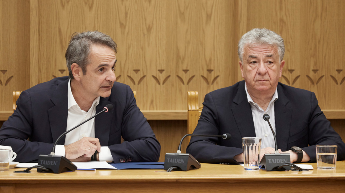 Σύσκεψη υπό τον Μητσοτάκη στην Περιφέρεια Κρήτης για την αντιμετώπιση της λειψυδρίας