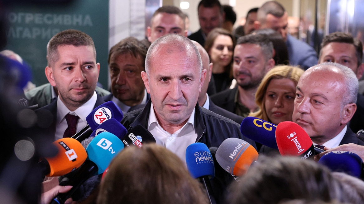 Ο φιλορώσος Ρούμεν Ράντεφ νικητής των εκλογών στη Βουλγαρία: Από στρατιωτικός, πρόεδρος της χώρας και τώρα πρωθυπουργός