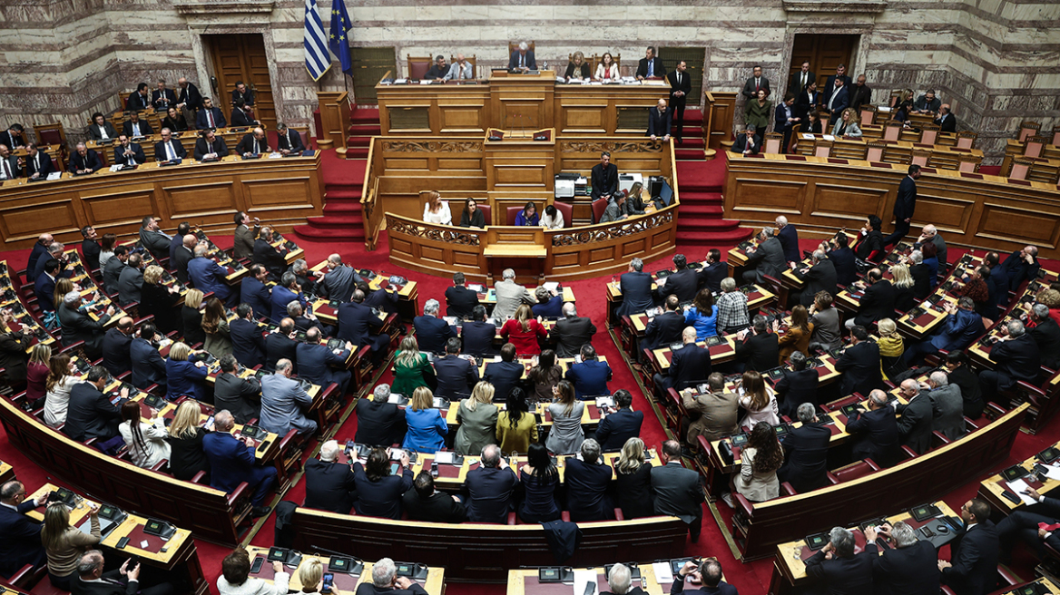 Ο νέος εκλογικός νόμος: Έως 250 οι βουλευτές, η μισή Βουλή μονοεδρικές χωρίς σταυρό, επτά περιφέρειες σε όλη τη χώρα
