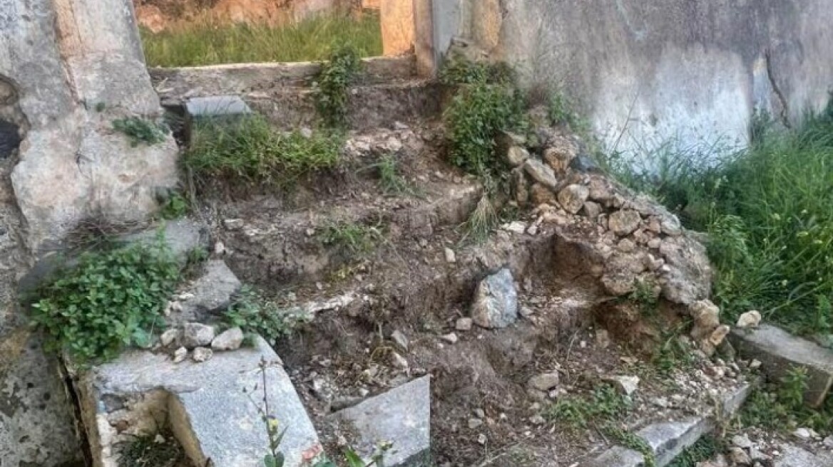 Έκλεψαν τα σκαλοπάτια του ιστορικού Αρρεναγωγείου στο Βραχάσι Αγίου Νικολάου