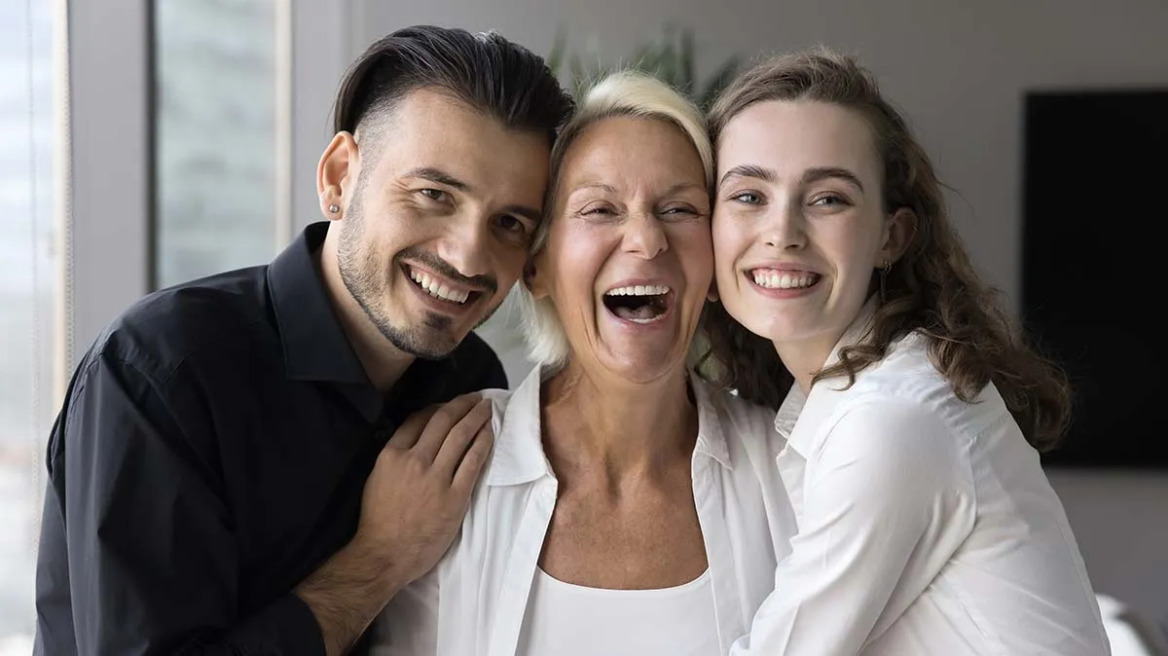 Πώς θα βελτιώσουμε τη σχέση με τα αδέρφια μας – Τον πιο μακροχρόνιο δεσμό της ζωής μας
