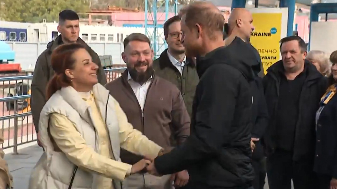 Αιφνιδιαστική επίσκεψη του πρίγκιπα Χάρι στο Κίεβο: «Ο κόσμος σας βλέπει και σας σέβεται», δείτε βίντεο