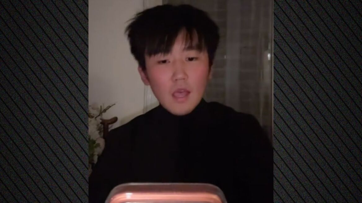 Κινέζος τραγούδησε το «Παραμυθιάζομαι» του Παντελίδη και έγινε χαμός στο TikTok, «αποδέχθηκα τέτοιους όρους στο Temu;» του γράφουν
