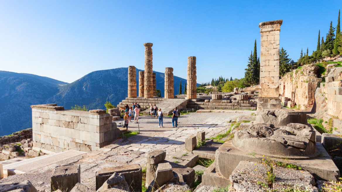 Οικογενειακό ταξίδι στους Δελφούς: Ανακαλύπτοντας τον ιερό τόπο