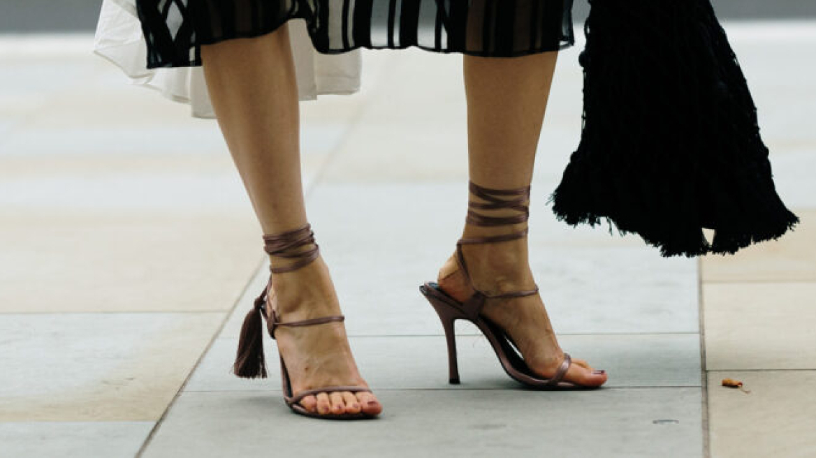 Πώς θα αποκτήσουμε απαλά, περιποιημένα πόδια στο σπίτι εύκολα και γρήγορα
