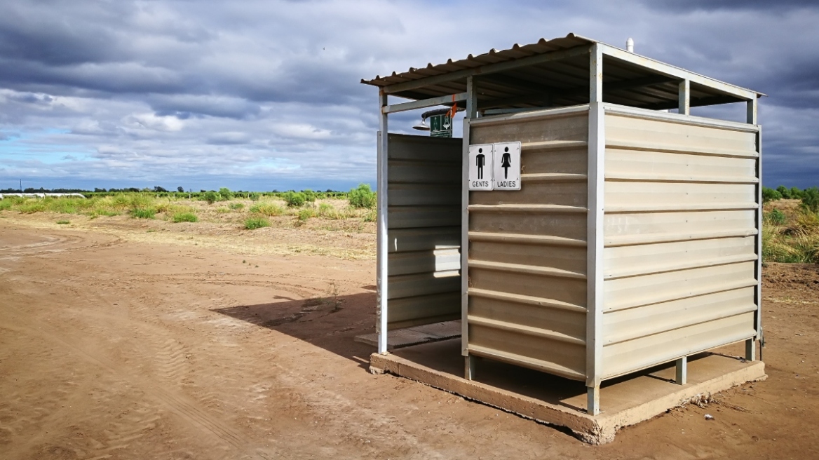 Γυναίκα στην Αυστραλία εγκλωβίστηκε για ώρες μέσα σε λύματα όταν κατέρρευσε η τουαλέτα που ήταν μέσα