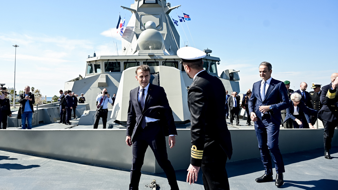 Ούριο άνεμο και καλές θάλασσες ευχήθηκε ο Μακρόν στη φρεγάτα Κίμων, η ανάρτηση στο X