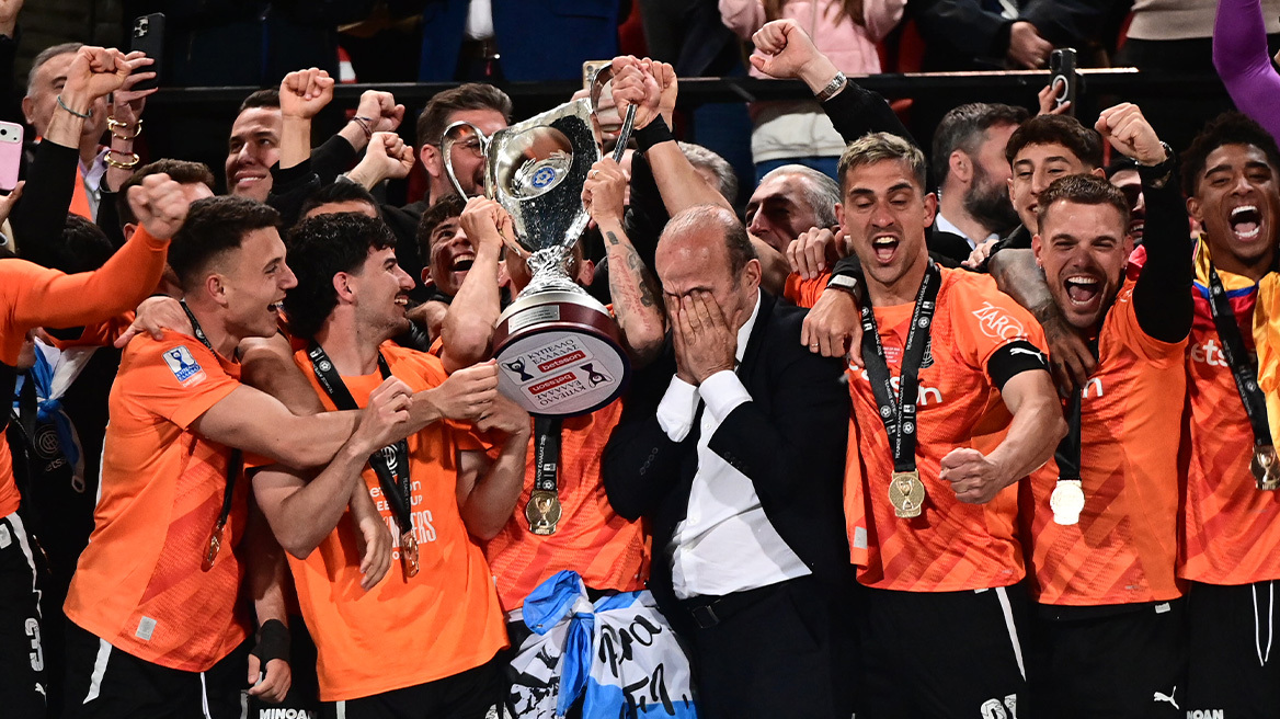 Ιστορική βραδιά για τον ΟΦΗ στον Βόλο: Η απονομή της κούπας και οι ξέφρενοι πανηγυρισμοί μετά τη νίκη επί του ΠΑΟΚ, βίντεο 