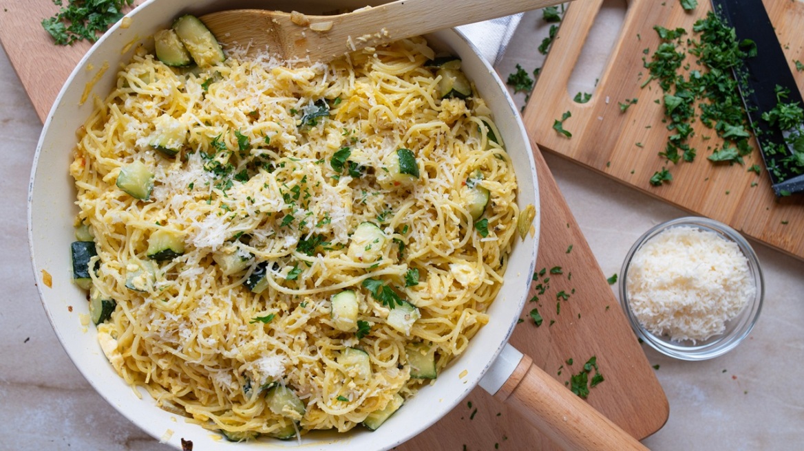 Μήπως βάζετε λάθος τυρί στα ζυμαρικά; Τι ταιριάζει σε carbonara, μπολονέζ και puttanesca