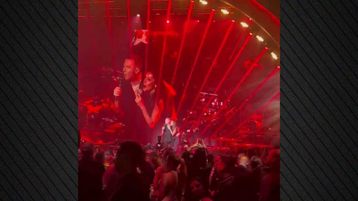 Η Δέσποινα Βανδή ανέβηκε στη σκηνή όπου τραγουδούν ο Αντώνης Ρέμος και ο Χρήστος Μάστορας, δείτε βίντεο