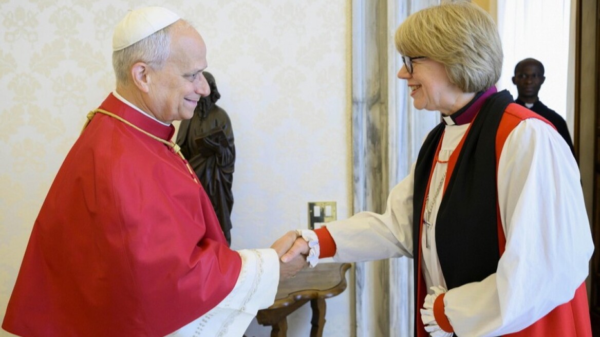 Ο Πάπας Λέων ΙΔ' υποδέχεται την πρώτη γυναίκα που ηγείται της Αγγλικανικής Εκκλησίας
