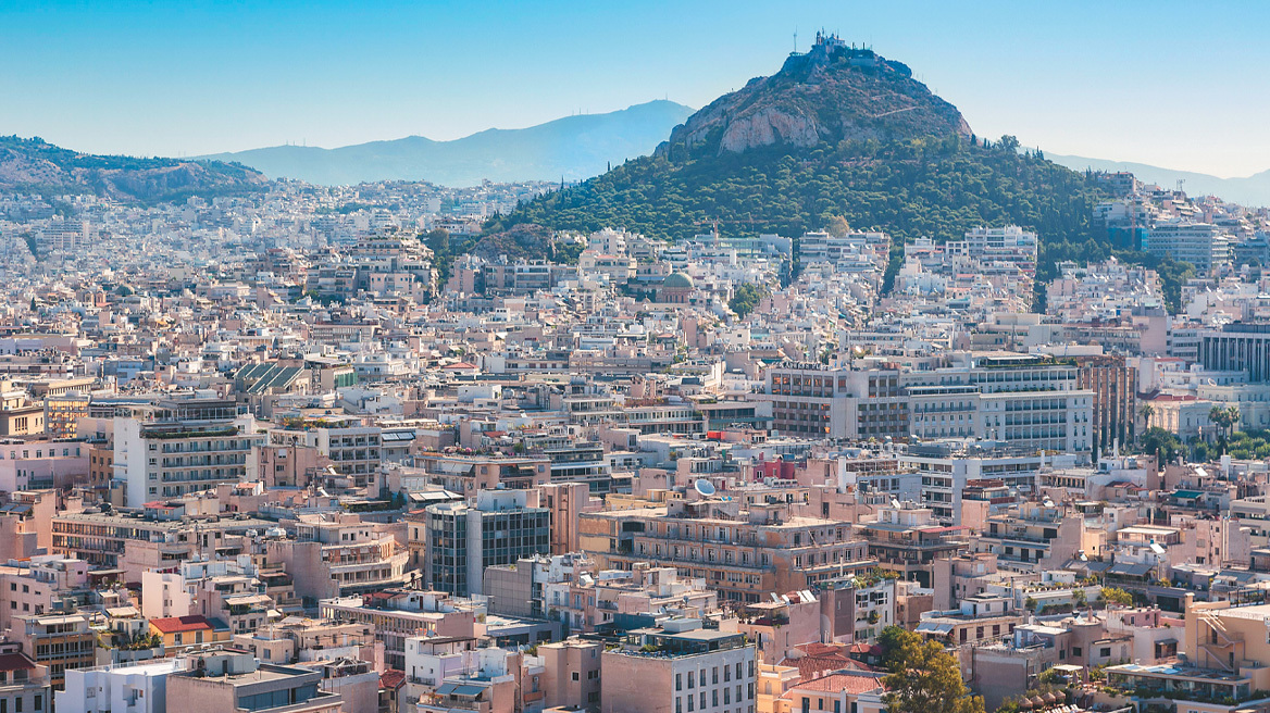 Φταίει ο Καραμανλής; Το «έπος» της αντιπαροχής, πώς η Αθήνα γέμισε πολυκατοικίες