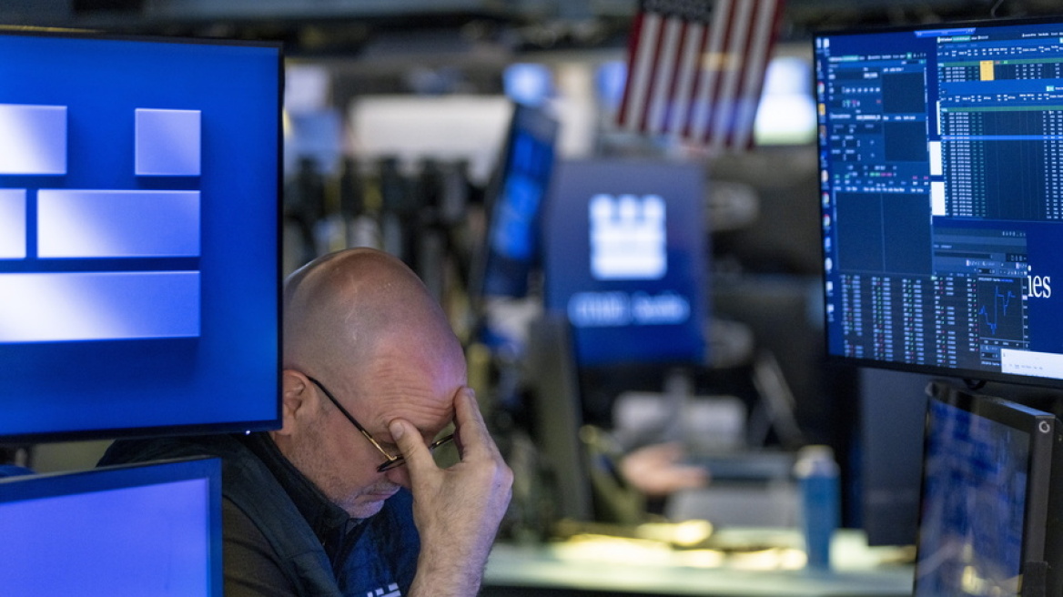 Στο κόκκινο η Wall Street: Οι φόβοι για την OpenAI και την «φούσκα» της AI πίεσαν τις τεχνολογικές μετοχές