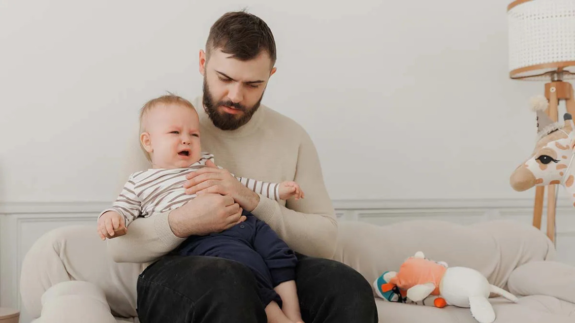 Έρχεται το τέλος του gentle parenting; Τα παιδιά θέλουν όρια, λένε οι ειδικοί
