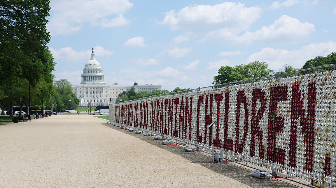 Ουάσινγκτον: Ένας φράχτης από λούτρινα αρκουδάκια για τα χαμένα παιδιά της Ουκρανίας