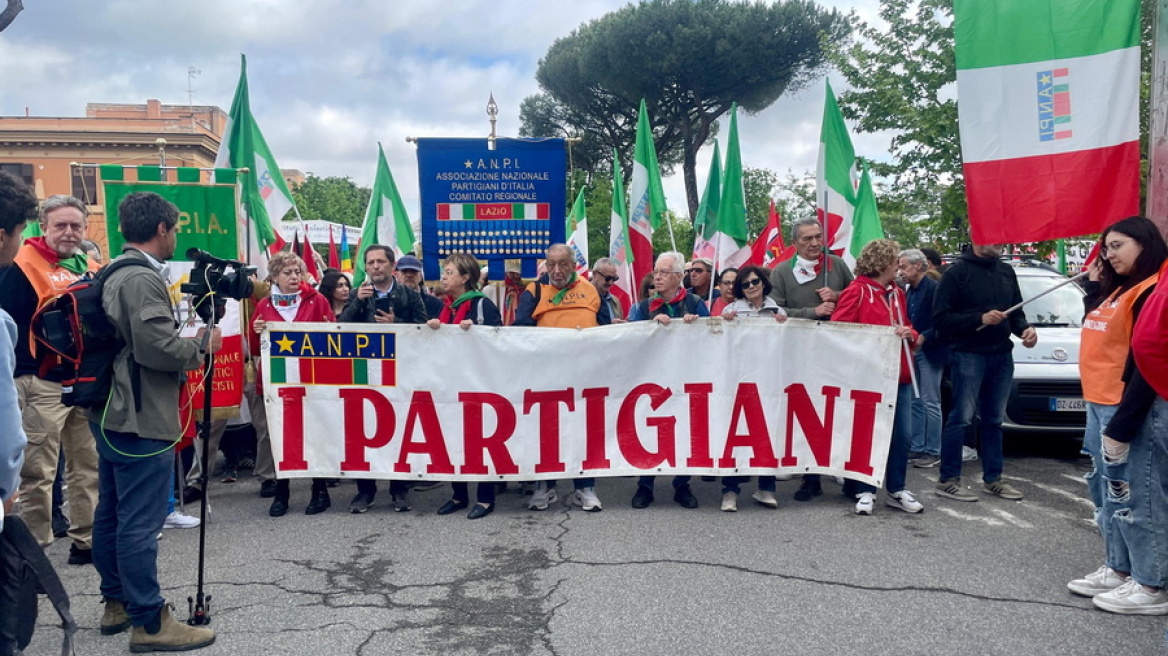 21χρόνος χτύπησε με αεροβόλο ζευγάρι που συμμετείχε σε αντιφασιστική πορεία στη Ρώμη