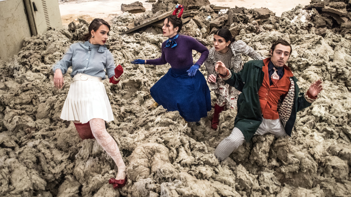 Yin Theatre: Μια νέα θεατρική ομάδα που επενδύει στη συλλογικότητα και την ουσία της επικοινωνίας