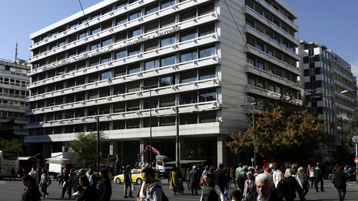 Τι προβλέπει το αναθεωρημένο Μεσοπρόθεσμο: Άλμα πληθωρισμού στο 3,2% και χαμηλότερη ανάπτυξη το 2026