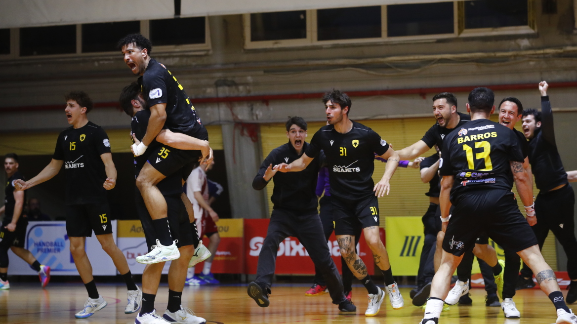 Με buzzer beater του Παναγιώτου, η ΑΕΚ κέρδισε με break τον 1ο τελικό της Handball Premier, 33-32 τον Ολυμπιακό, βίντεο 