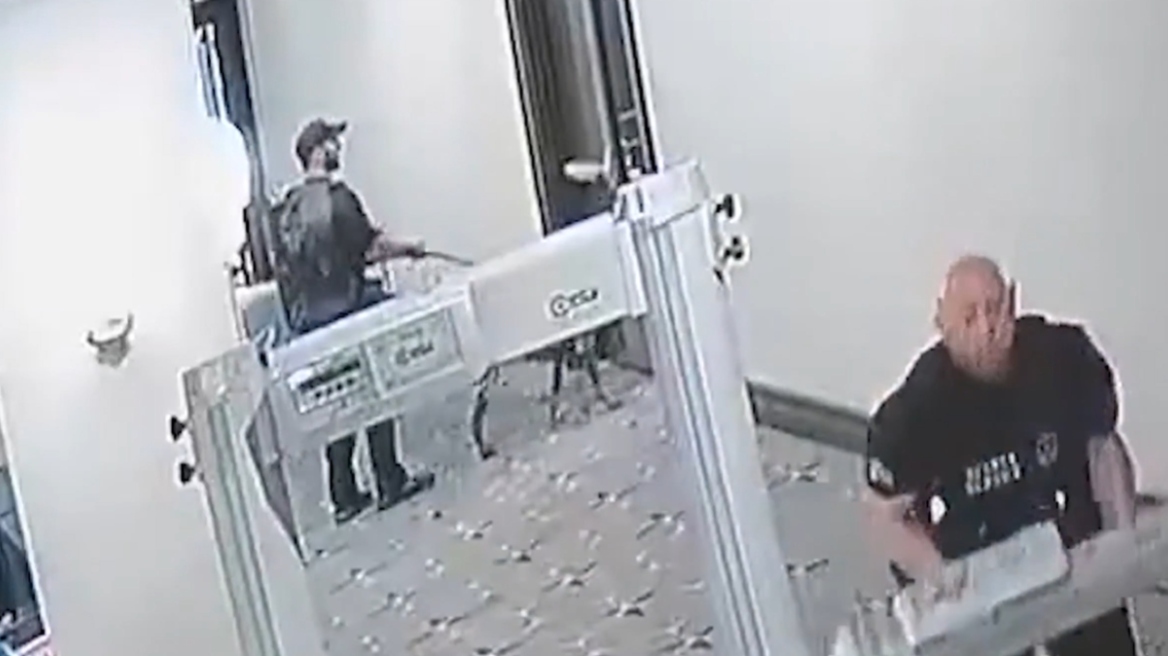 Σκύλος της Μυστικής Υπηρεσίας εντόπισε ύποπτο πριν τους πυροβολισμούς στο δείπνο του Τραμπ και τον αγνόησαν, δείτε βίντεο