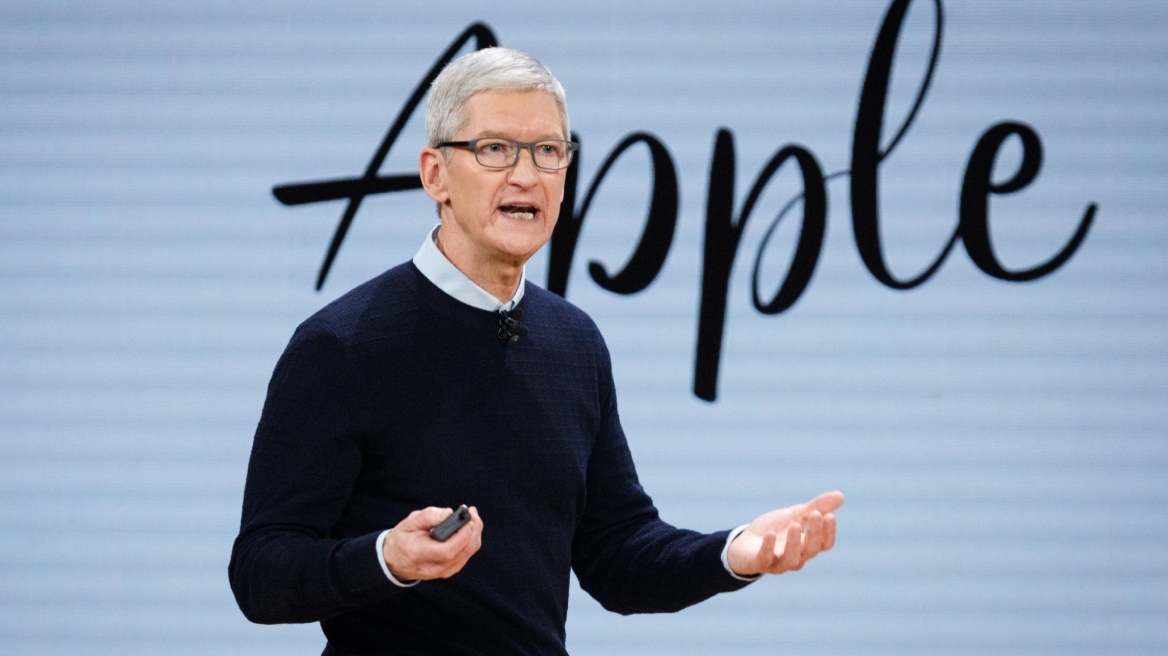 Τιμ Κουκ: Οι 3 λόγοι που ο CEO της Apple αποχωρεί τώρα από το τιμόνι της εταιρείας, πώς επέλεξε τον διάδοχό του