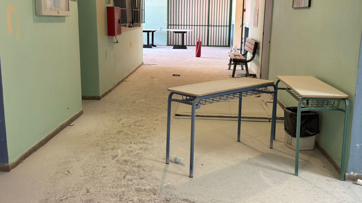 Εκτεταμένες ζημιές από βανδαλισμούς στο 1ο Λύκειο Αργυρούπολης, «τα έσπασαν για χαβαλέ» λέει ο δήμαρχος
