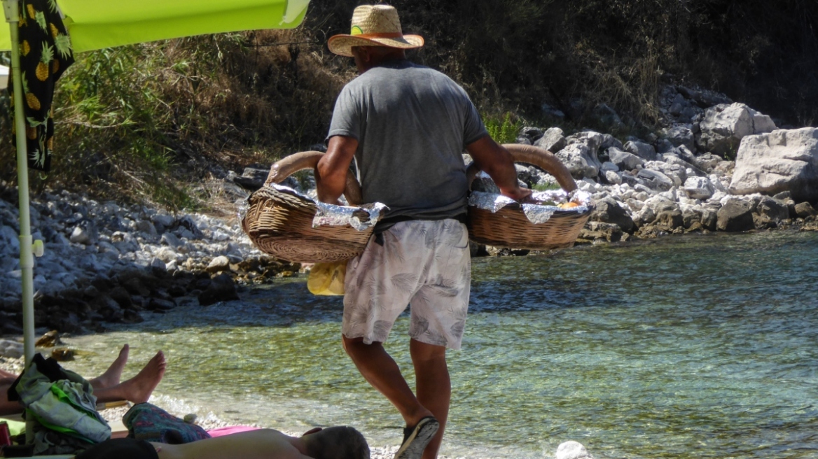 Η μαφία των λουκουμάδων... μετακόμισε στην Πιερία: Εκβίαζαν, απειλούσαν και έδερναν τους μικροπωλητές που δεν πλήρωναν προστασία