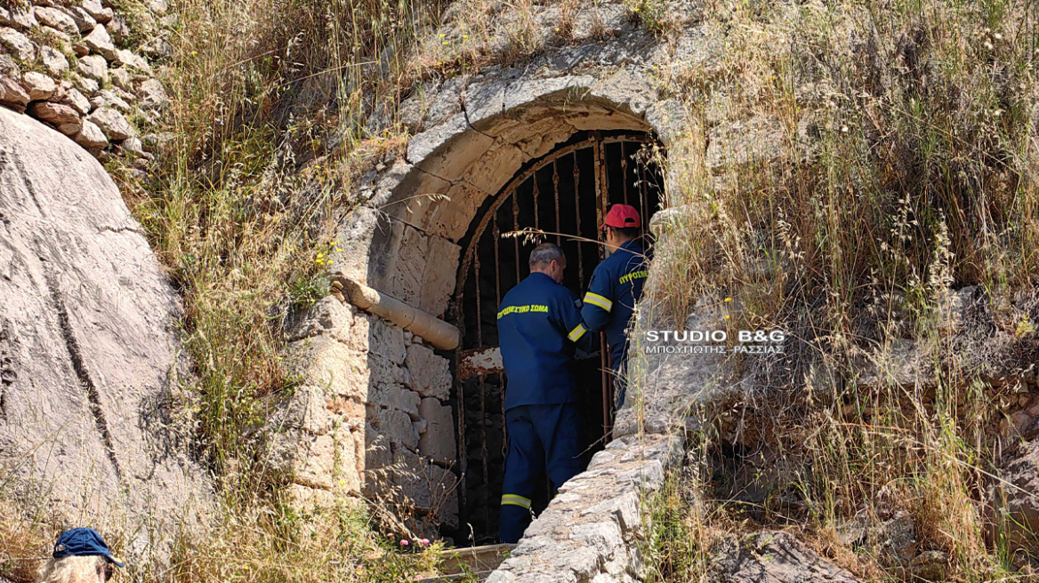Νεαρός εγκλωβίστηκε στην Πύλη των Τόρων στο Ναύπλιο, επιχείρησε η Πυροσβεστική, δείτε βίντεο και φωτογραφίες