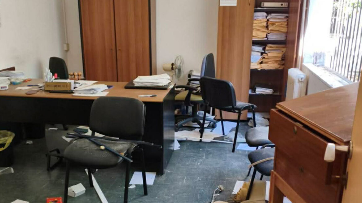 Βανδαλισμός στα ΚΤΕΟ Αγρινίου, ξήλωσαν μέχρι και τα αλουμίνια, δείτε φωτογραφίες