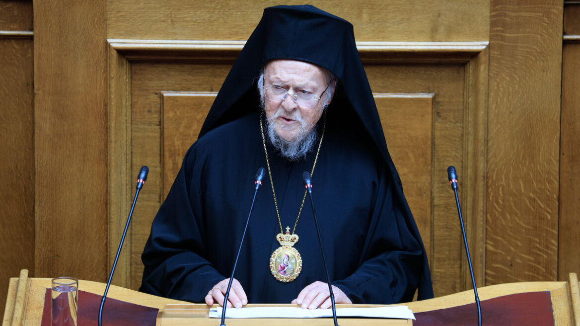 Τιμήθηκε με το χρυσό μετάλλιο της Βουλής ο Πατριάρχης Βαρθολομαίος, η ιστορική ομιλία του στην Ολομέλεια
