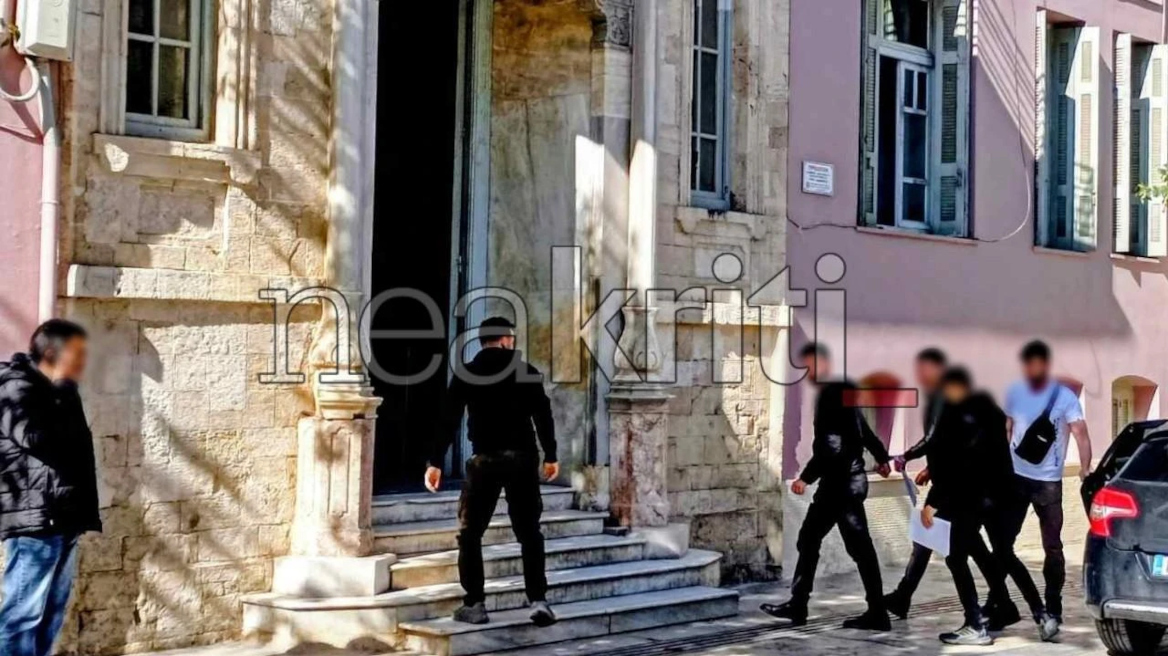 Προφυλακιστέα τα δύο αδέλφια για το αιματηρό επεισόδιο έξω σε μπαρ στο Ηράκλειο
