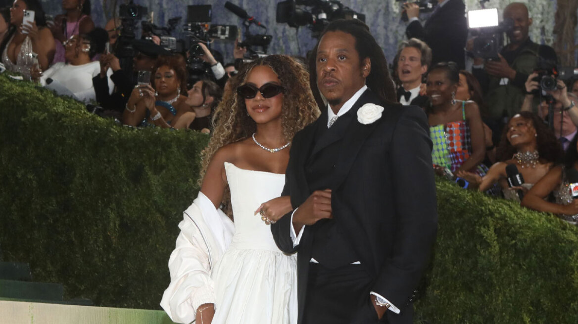 Το βίντεο με την Μπλου Άιβι στο Met Gala που έγινε viral: Αγνόησε επιδεικτικά τον πατέρα της Jay-Z