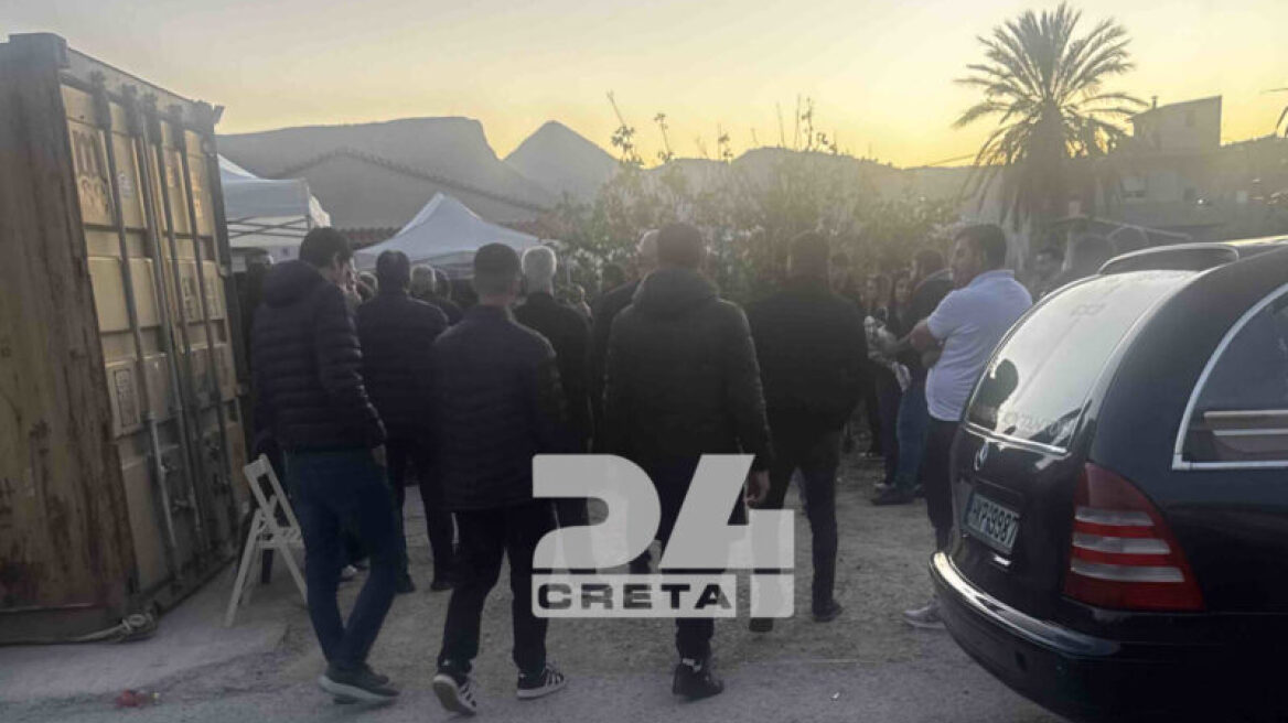  «Παιδί μου δε σε γλίτωσα»: Σπαρακτικές στιγμές στο σπίτι του 21χρονου Νικήτα στην Κρήτη