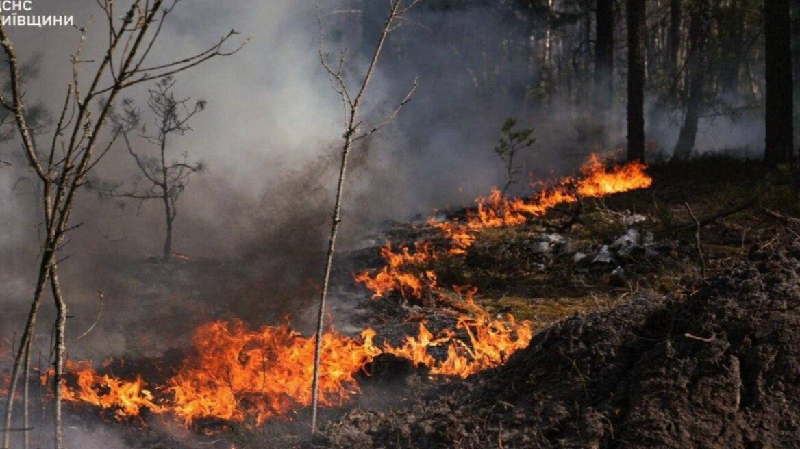 Μεγάλη πυρκαγιά στην απαγορευμένη ζώνη του Τσερνόμπιλ μετά την πτώση drone