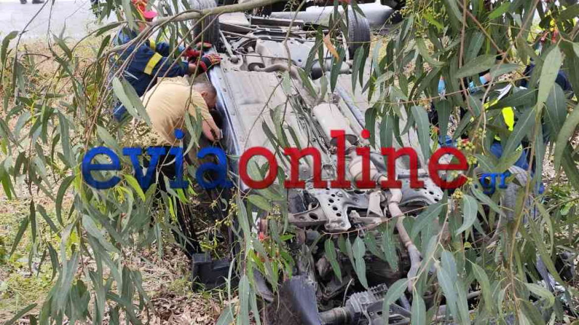 Σοβαρό τροχαίο στην Εύβοια, 35χρονη εγκλωβίστηκε σε αναποδογυρισμένο αυτοκίνητο 
