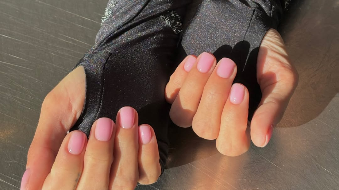Bubblegum Pink: Η πιο fun απόχρωση της άνοιξης στο μανικιούρ
