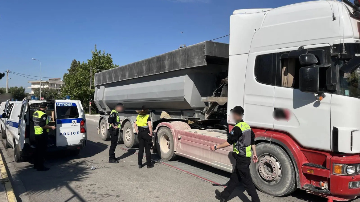 Πάνω από 970 παραβάσεις σε ελέγχους 132 φορτηγών στην Αττική σε τρεις ημέρες, δείτε βίντεο και φωτογραφίες 

