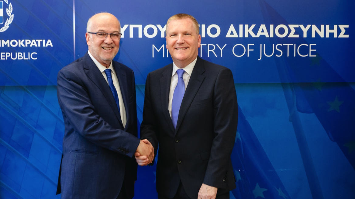 Τα εύσημα εισέπραξε ο Φλωρίδης από τον Ευρωπαίο Επίτροπο McGrath για την πρόοδο στον τομέα του Κράτους Δικαίου

