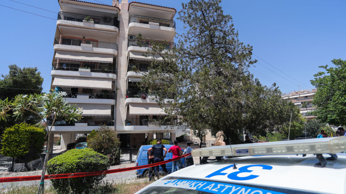 Κλιμάκιο του Υπουργείου Παιδείας στο σχολείο των δύο 17χρονων μαθητριών που έπεσαν από τον έκτο όροφο πολυκατοικίας στην Ηλιούπολη