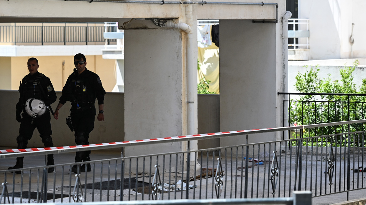 Ο φόβος της αποτυχίας στις πανελλήνιες και η κατάθλιψη «έσπρωξαν» τις δύο 17χρονες στο κενό - Σοκ από το σημείωμα και το κρυμμένο ημερολόγιο
