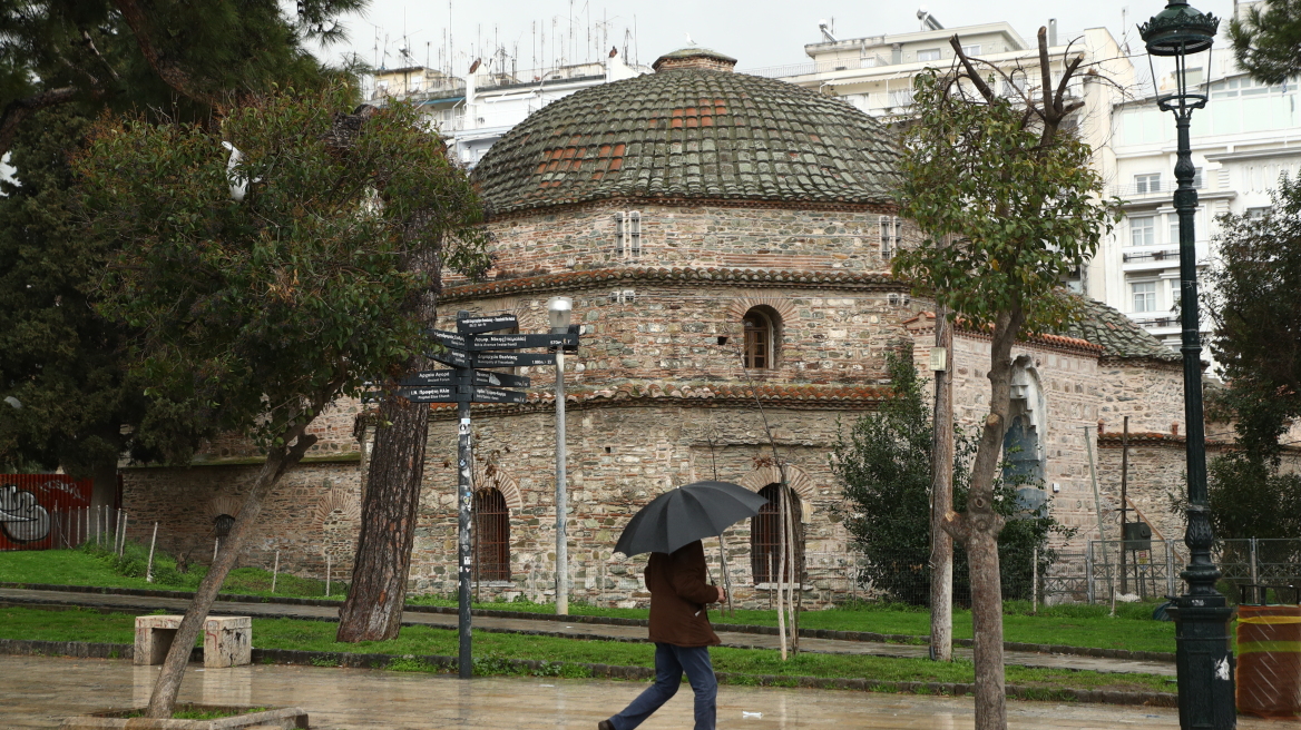Άστατος ο καιρός σήμερα με συννεφιές, τοπικές βροχές και μικρή πτώση της θερμοκρασίας
