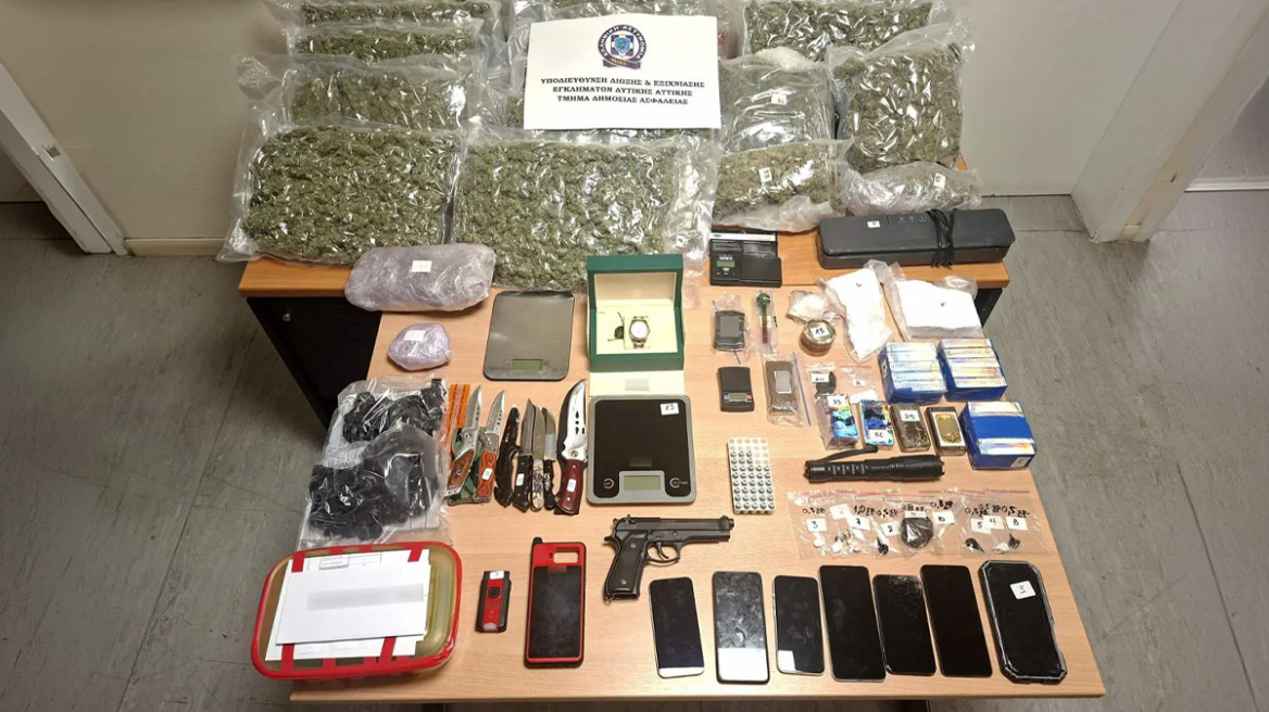 Εξαρθρώθηκαν δύο εγκληματικές οργανώσεις σε Αττική και Βοιωτία: Οι κλοπές ΙΧ, τα ναρκωτικά και ο ρόλος του κλειδαρά