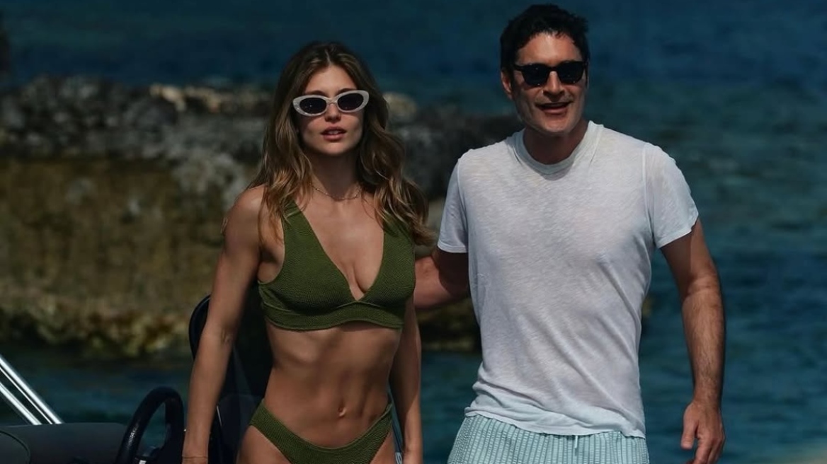 Η Κλέλια Ανδριολάτου και ο Χριστόφορος Παπακαλιάτης πάνω σε σκάφος στα γυρίσματα του Maestro