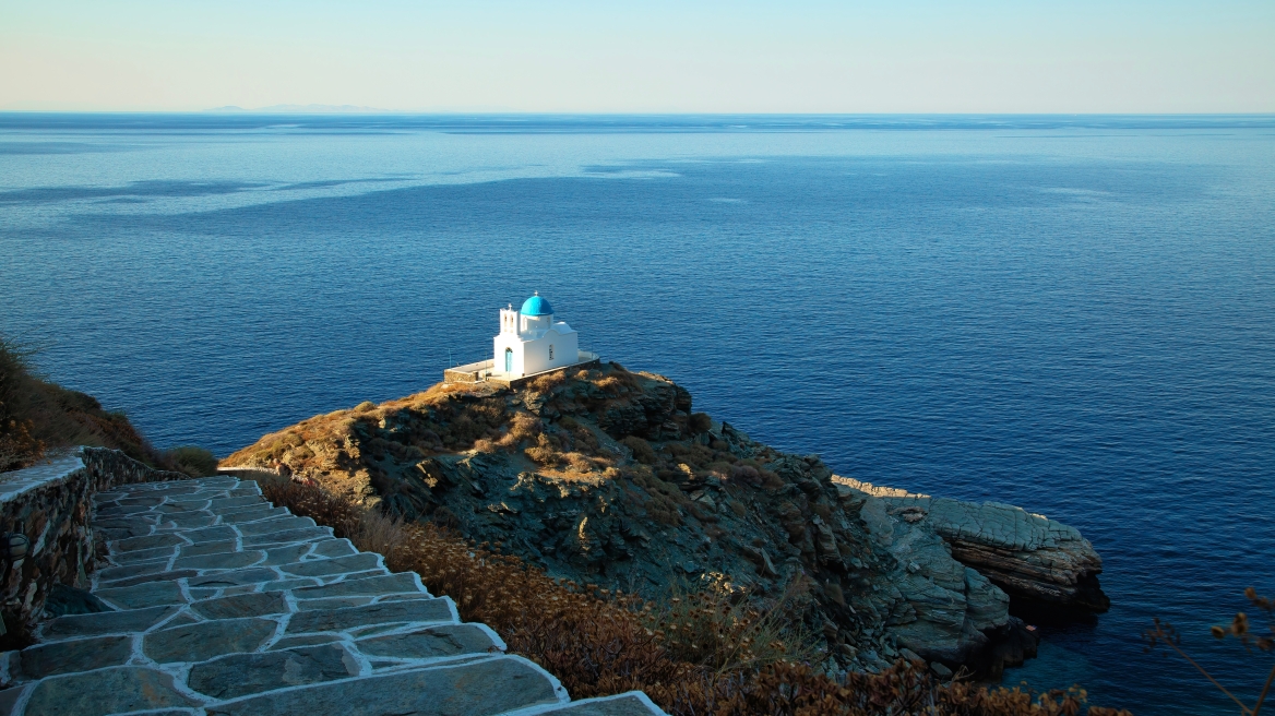 Η Σίφνος πρωταγωνιστεί σε δημοφιλή ιταλική ταξιδιωτική εκπομπή

