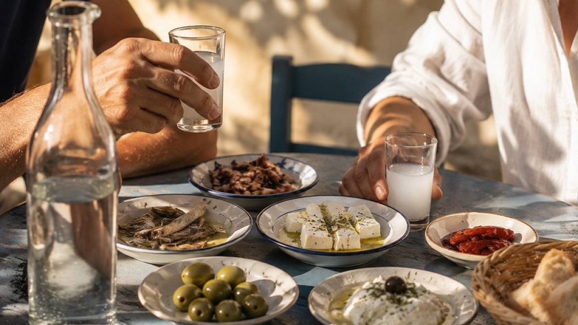 Μυτιλήνη: Πώς δενότανε το ούζο, στα χωράφια του αρωματικού γλυκάνισου στο Λισβόρι της Λέσβου