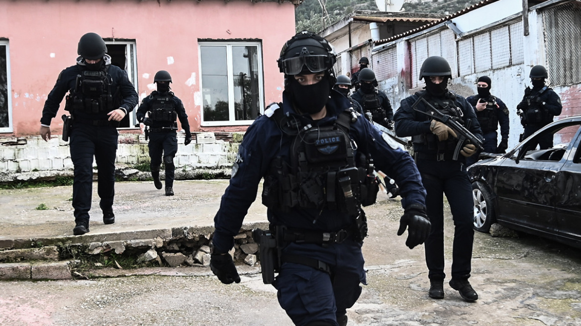 «Δεν πρόλαβε να πεθάνει ο πατέρας μου και καταπάτησαν το ποιμνιοστάσιο μας»: Οι καταγγελίες που οδήγησαν στην οικογενειακή εγκληματική οργάνωση στην Κρήτη