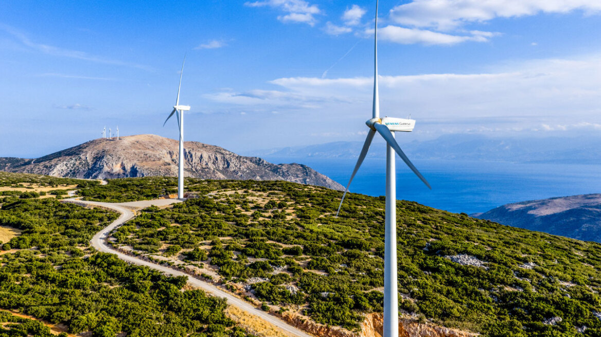 Αυστηρότεροι κανόνες, νέες ζώνες αποκλεισμού και «κόφτης» στα 1.200 μέτρα για τα αιολικά, απαγορευτικό σε ανεμογεννήτριες στην Αττική